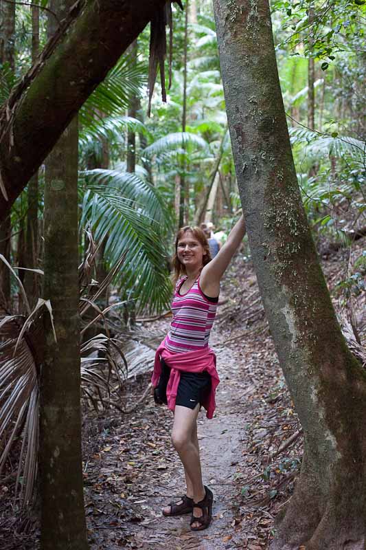 Christina i regnskov på Fraser Island
